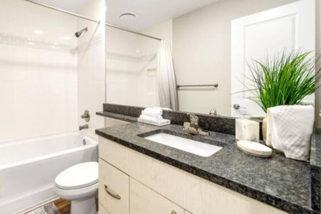 High-End On A Budget At Truist Park Atlanta Exterior photo